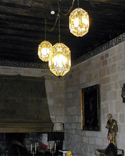 Laternen von Estvez in der Burg Castillo del buen Amor in Topas (Salamanca).