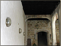 Laternen von Estvez in der Burg Castillo del buen Amor in Topas (Salamanca).